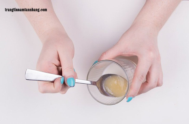 Trị tàn nhang ở tay bằng mật ong