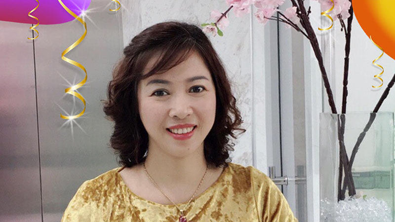 Cô Kim Hoa rạng rỡ ở tuổi 50