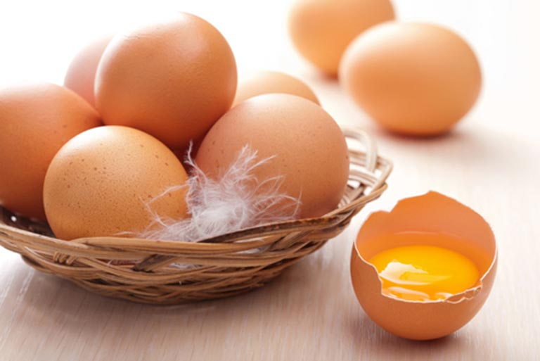 Lòng đỏ trứng gà có tác dụng hỗ trợ làm mờ nám da